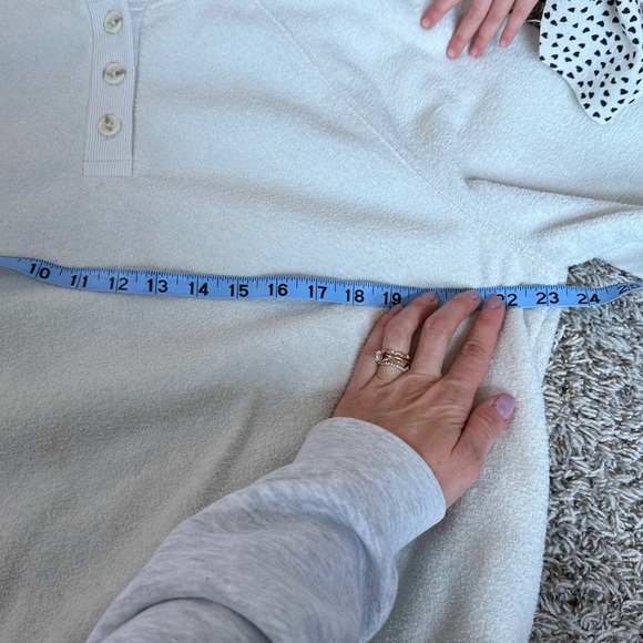 Universal Thread Crewneck Henley Sweater Fuzzy Cream size Medium - Picture 10 of 11